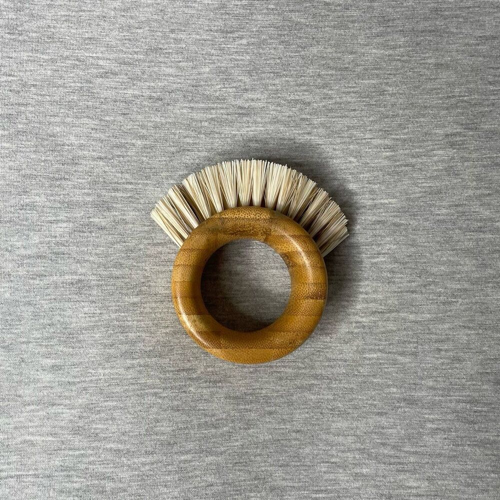 Full Circle The Ring Bamboo Veggie Brush